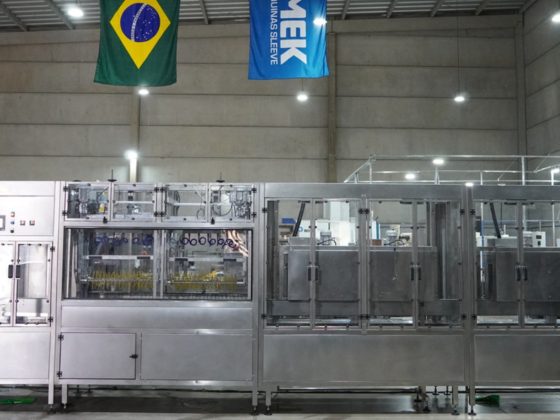 Máquina para rótulo sleeve: eficiência e inovação para linhas de produção industriais